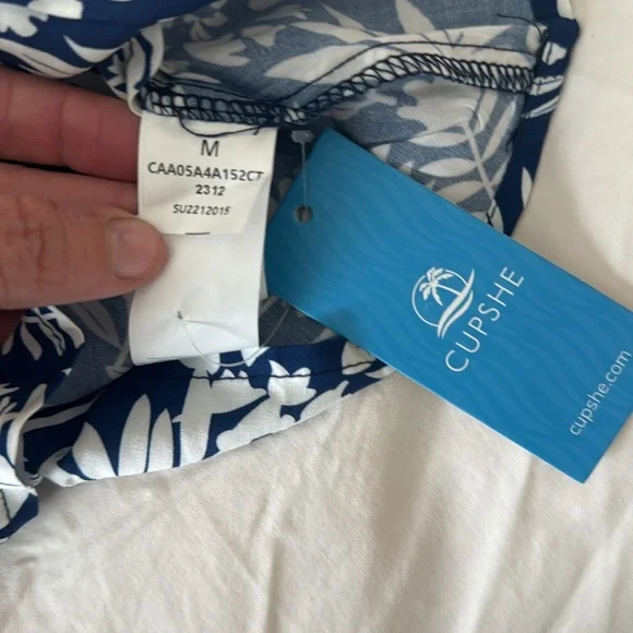 NWT blue and white floral V Neck Cupshe dress M - Picture 3 of 3